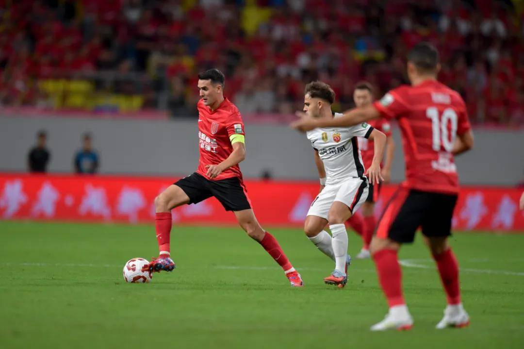 榜(bǎng)首(shǒu)大戰(zhàn)，勝(shèng)！成都蓉城登(dēng)頂(dǐng)