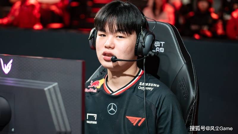 LOL历史最惨冠军AD诞生!临近世界赛被(bèi)粉丝逼宫:不(bù)换人不(bù)买周边