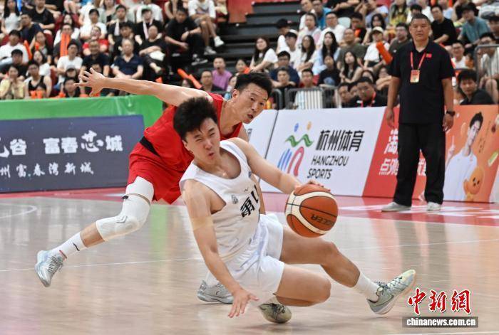 “浙BA”杭州赛区季军赛吸引民众