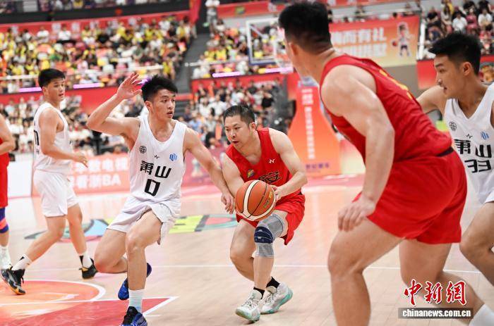 “浙BA”杭州赛区季军赛吸引民众