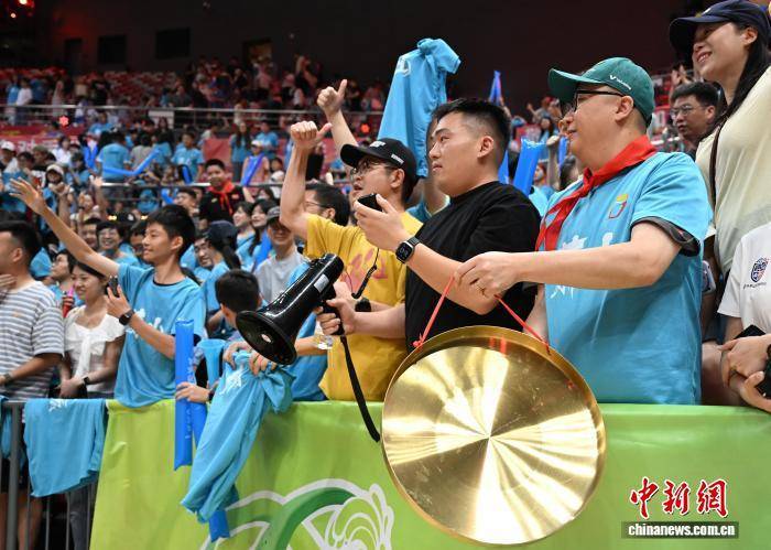 “浙BA”杭州赛区季军赛吸引民众