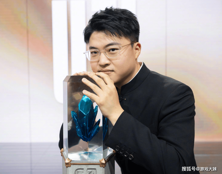 RNG被(bèi)外卖公司收购，Uzi有复出希望，双方早(zǎo)有合作