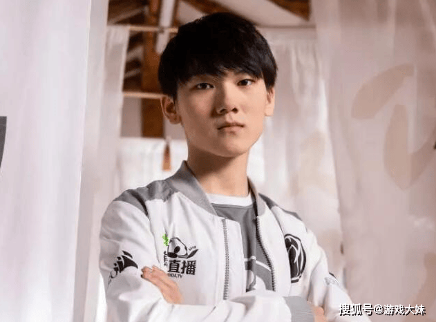 LOL皮(pí)膚(fū)投票排(pái)行，衹(zhǐ)有一款冠军皮(pí)膚(fū)进入前(qián)100，看到就(jiù)能(néng)想(xiǎng)到IG