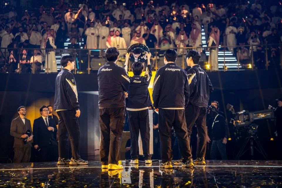 CNCS迎来了久违的冠军！CN.LOL什么时候才能重铸荣光？