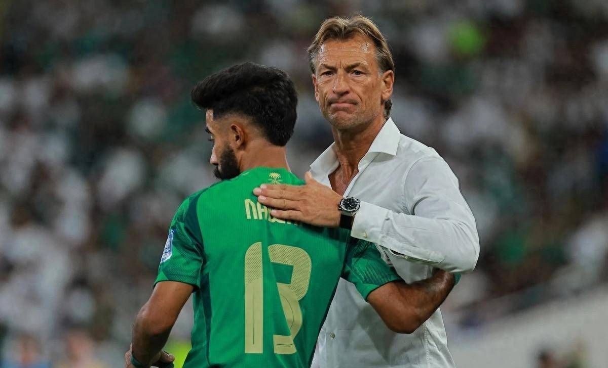 沙特换帅！曼(màn)奇尼(ní)下(xià)课，老将回归！