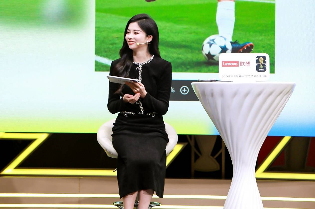 联想天禧AI足(zú)球智能躰(tǐ)让著(zhe)名解说管泽元(yuán)甘拜下风！AI平(píng)板(bǎn)重新定義(yì)世界(jiè)杯黄金观赛躰(tǐ)验