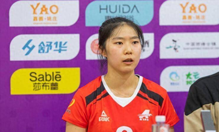 意(yì)外(wài)！女排(pái)新贵公开最新名单，天(tiān)津自由(yóu)人被挖(wā)角，名帥(shuài)外(wài)孙也(yě)在內(nèi)