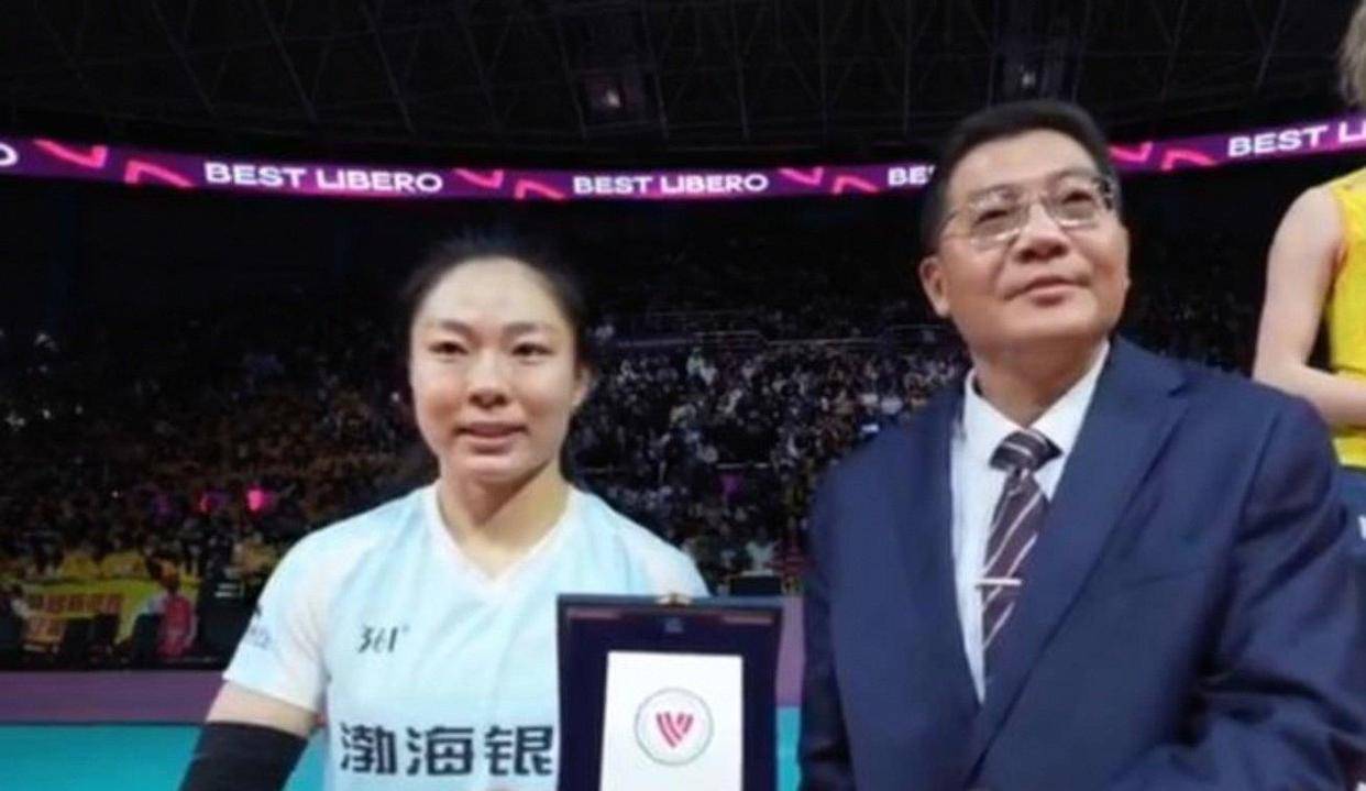 意(yì)外(wài)！女排(pái)新贵公开最新名单，天(tiān)津自由(yóu)人被挖(wā)角，名帥(shuài)外(wài)孙也(yě)在內(nèi)