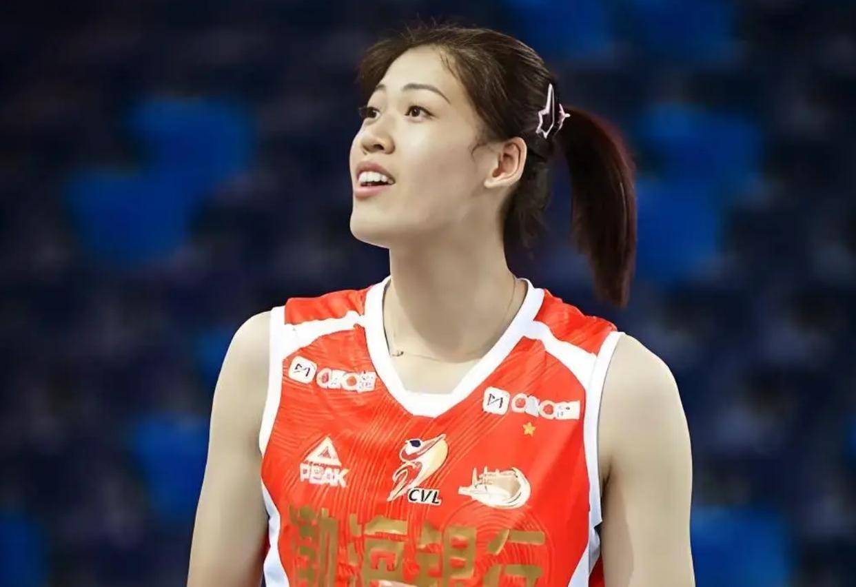 意(yì)外(wài)！女排(pái)新贵公开最新名单，天(tiān)津自由(yóu)人被挖(wā)角，名帥(shuài)外(wài)孙也(yě)在內(nèi)